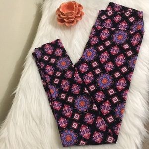 LuLaRoe leggings Aztec like design one size